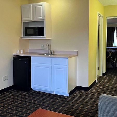 Super 8 By Wyndham Indianapolis/Ne/Castleton Area Ξενοδοχείο Εξωτερικό φωτογραφία