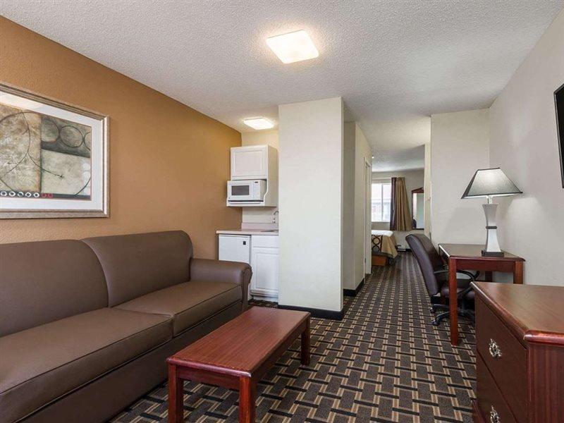 Super 8 By Wyndham Indianapolis/Ne/Castleton Area Ξενοδοχείο Εξωτερικό φωτογραφία
