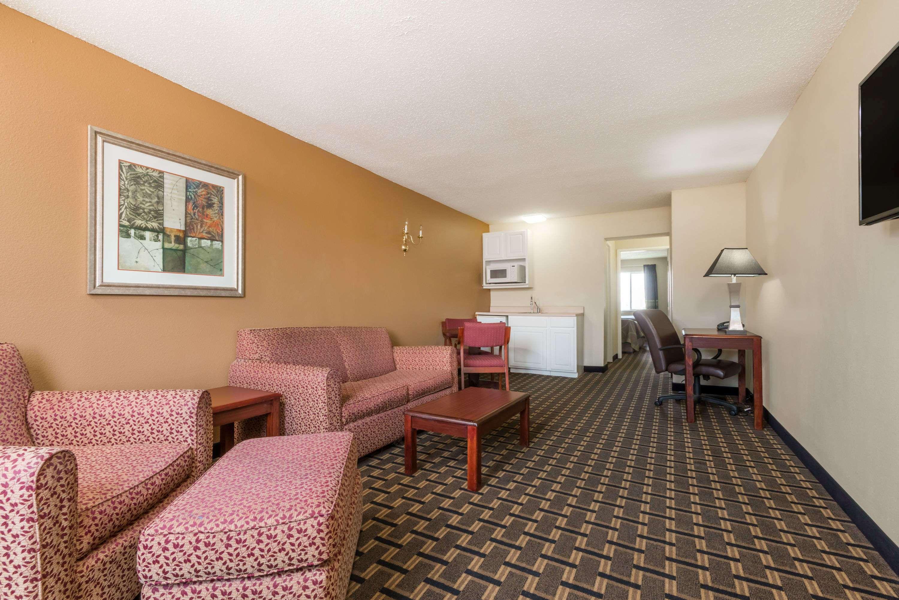Super 8 By Wyndham Indianapolis/Ne/Castleton Area Ξενοδοχείο Εξωτερικό φωτογραφία