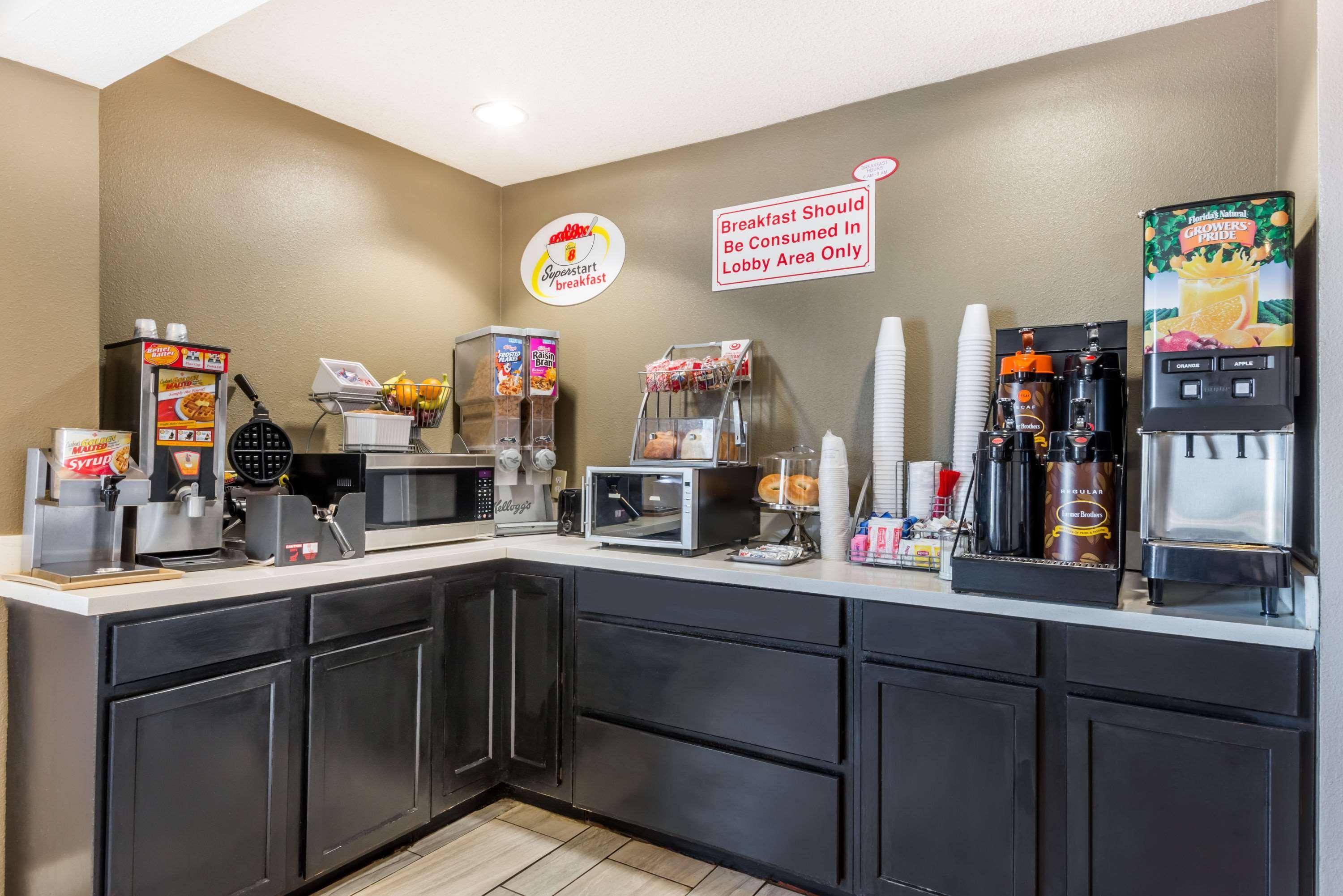Super 8 By Wyndham Indianapolis/Ne/Castleton Area Ξενοδοχείο Εξωτερικό φωτογραφία