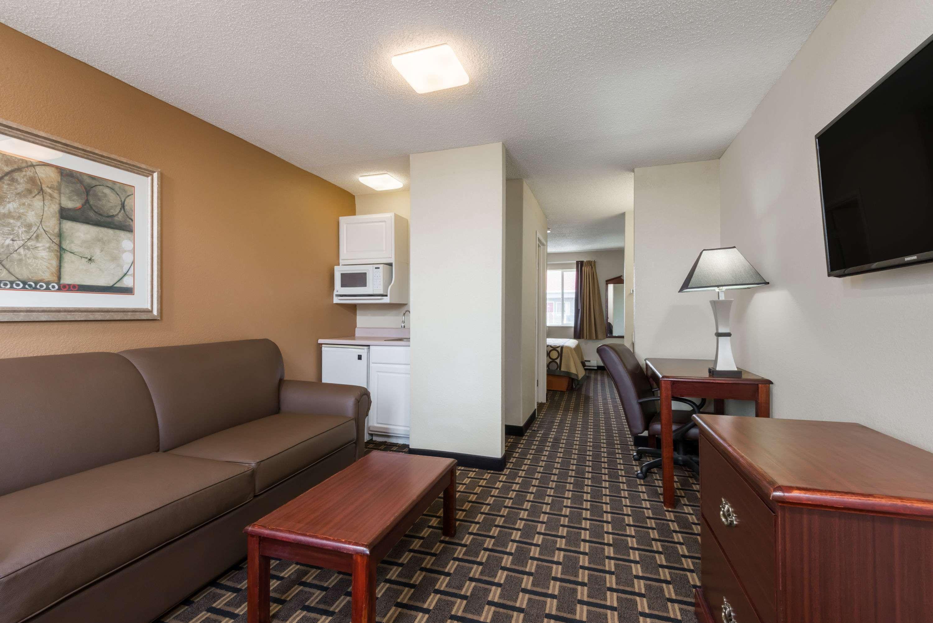 Super 8 By Wyndham Indianapolis/Ne/Castleton Area Ξενοδοχείο Εξωτερικό φωτογραφία