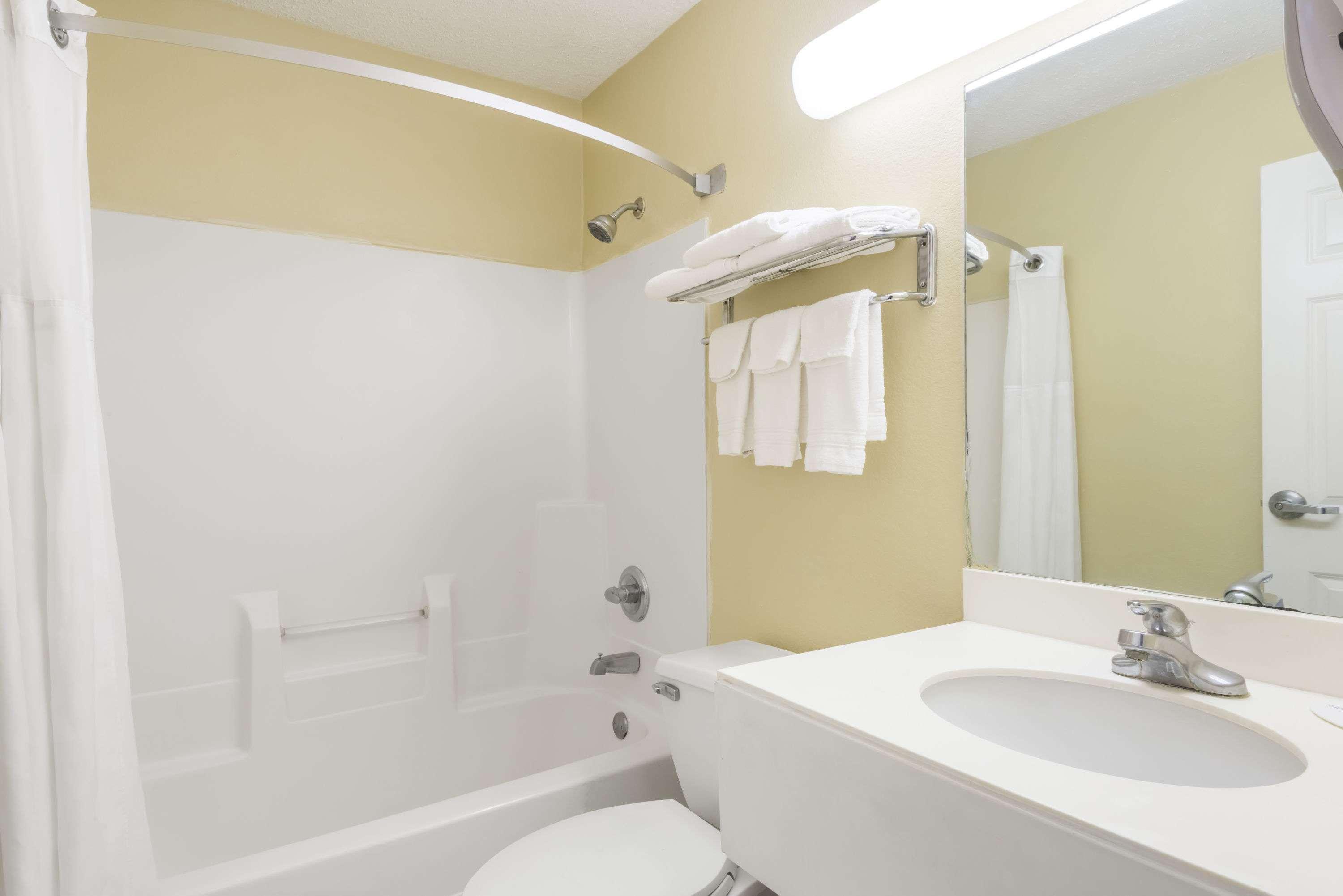 Super 8 By Wyndham Indianapolis/Ne/Castleton Area Ξενοδοχείο Εξωτερικό φωτογραφία