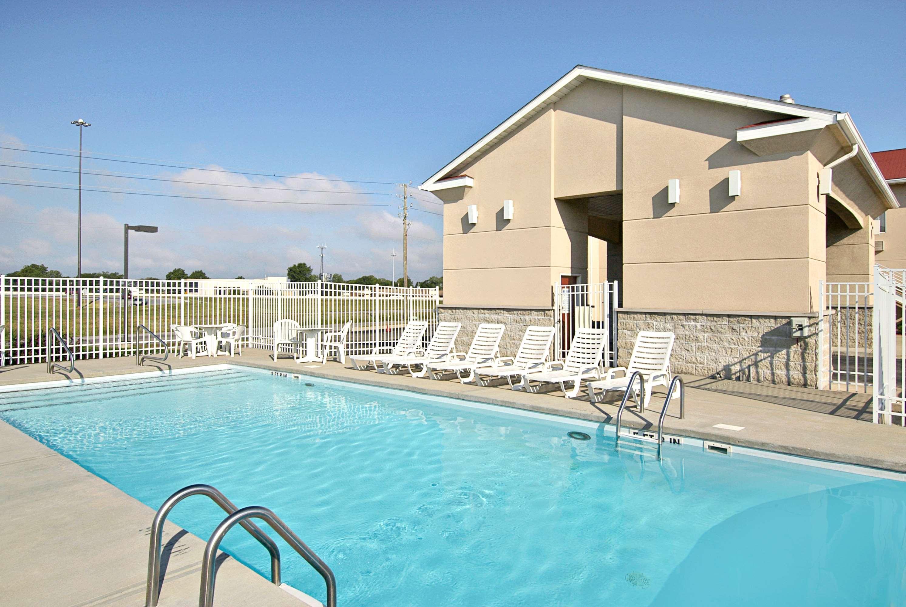 Super 8 By Wyndham Indianapolis/Ne/Castleton Area Ξενοδοχείο Εξωτερικό φωτογραφία
