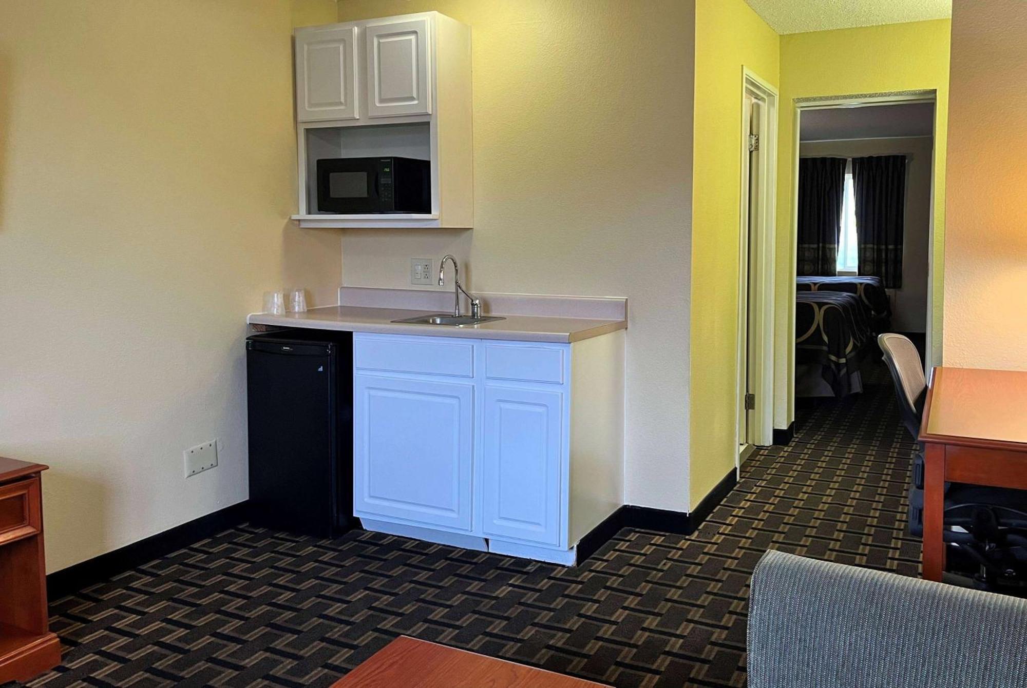 Super 8 By Wyndham Indianapolis/Ne/Castleton Area Ξενοδοχείο Εξωτερικό φωτογραφία
