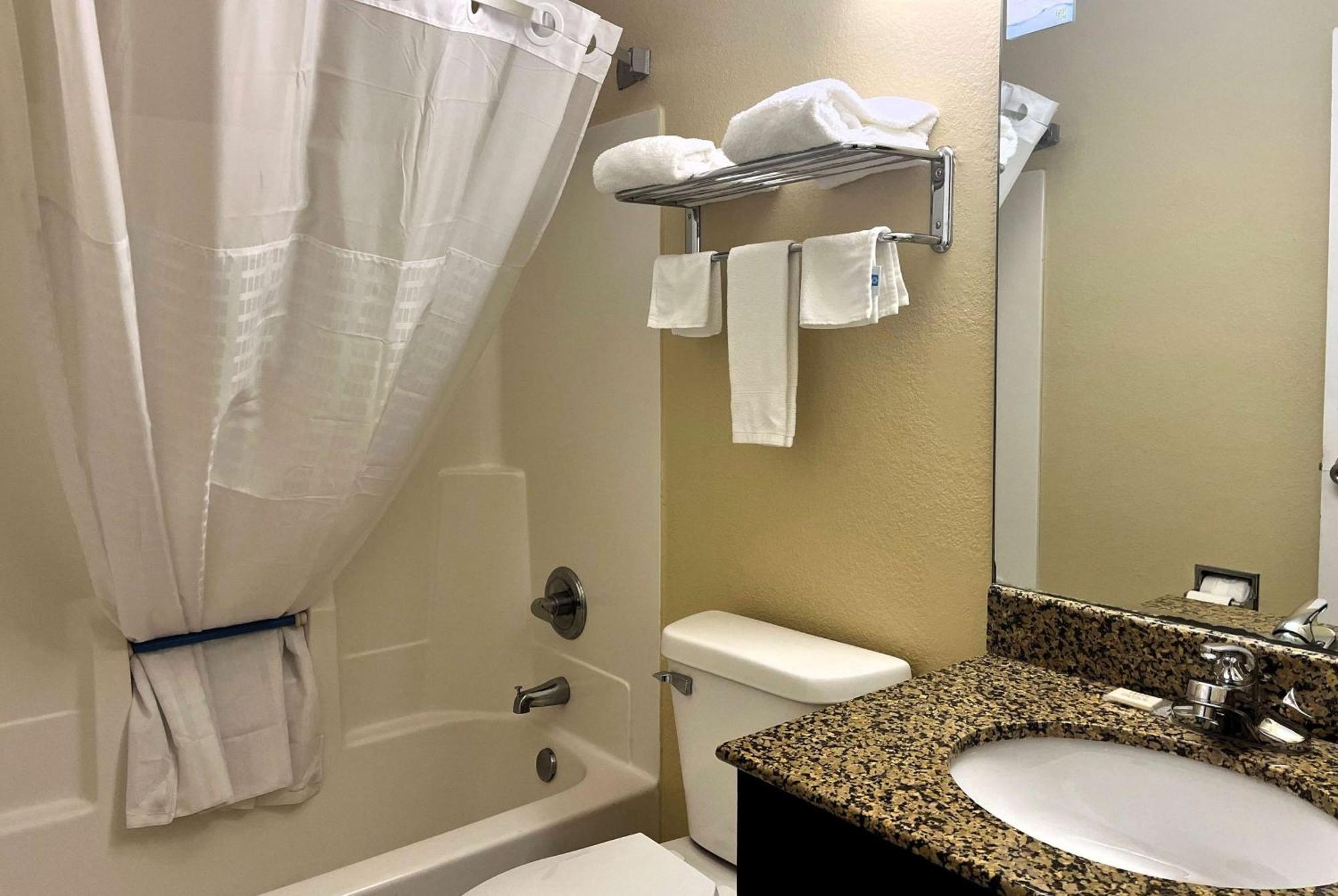 Super 8 By Wyndham Indianapolis/Ne/Castleton Area Ξενοδοχείο Εξωτερικό φωτογραφία