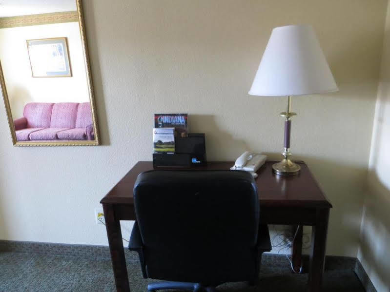 Super 8 By Wyndham Indianapolis/Ne/Castleton Area Ξενοδοχείο Εξωτερικό φωτογραφία