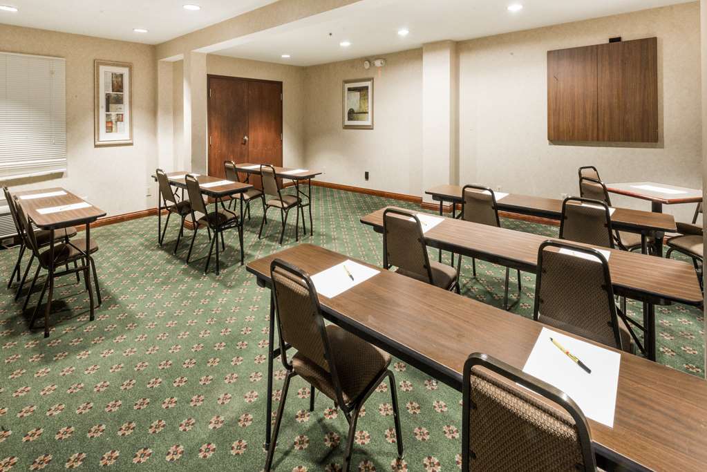 Super 8 By Wyndham Indianapolis/Ne/Castleton Area Ξενοδοχείο Ανέσεις φωτογραφία