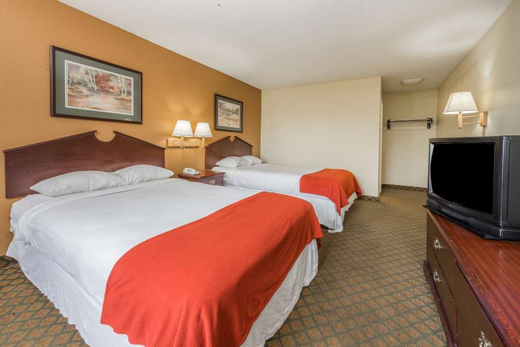Super 8 By Wyndham Indianapolis/Ne/Castleton Area Ξενοδοχείο Δωμάτιο φωτογραφία