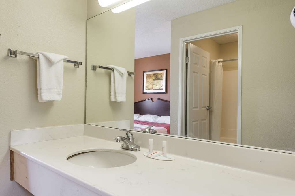 Super 8 By Wyndham Indianapolis/Ne/Castleton Area Ξενοδοχείο Δωμάτιο φωτογραφία